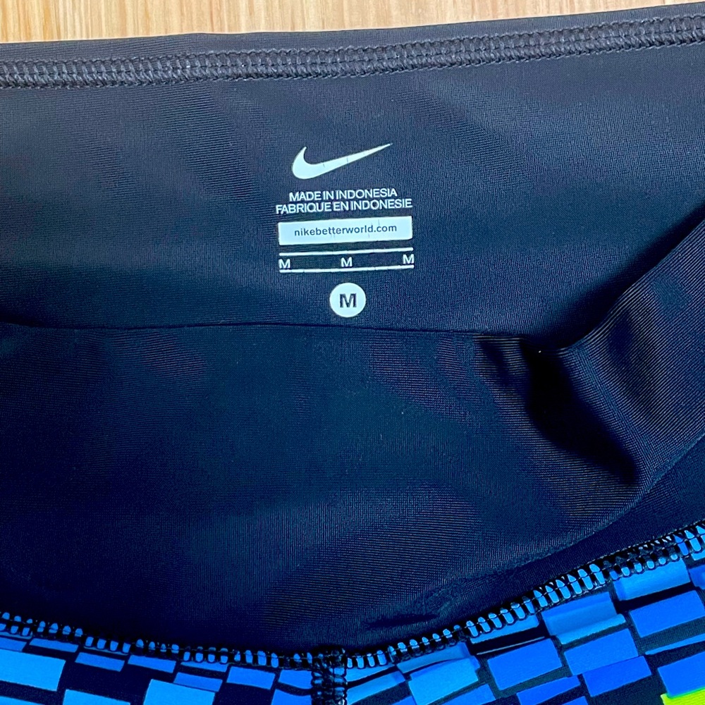 Nike Capri Leggings Size M - Picture 2 of 3